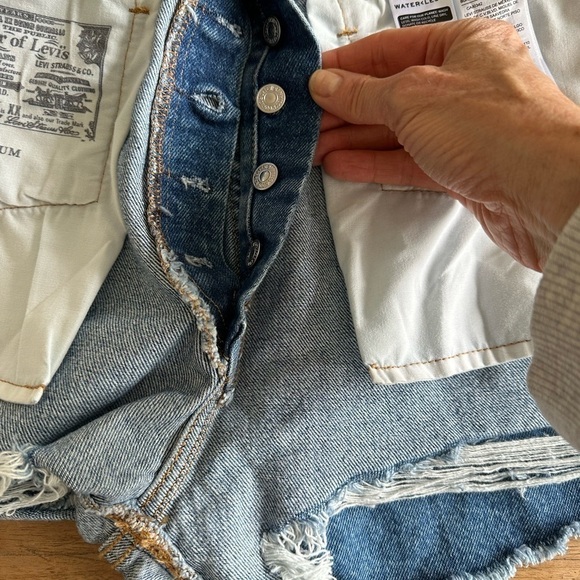 👖 Levi’s 501 Premium Distressed Cutoff Shorts – Size 30 (NWT) - Picture 12 of 13